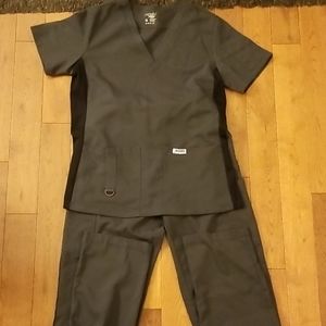Mobb nursing uniform